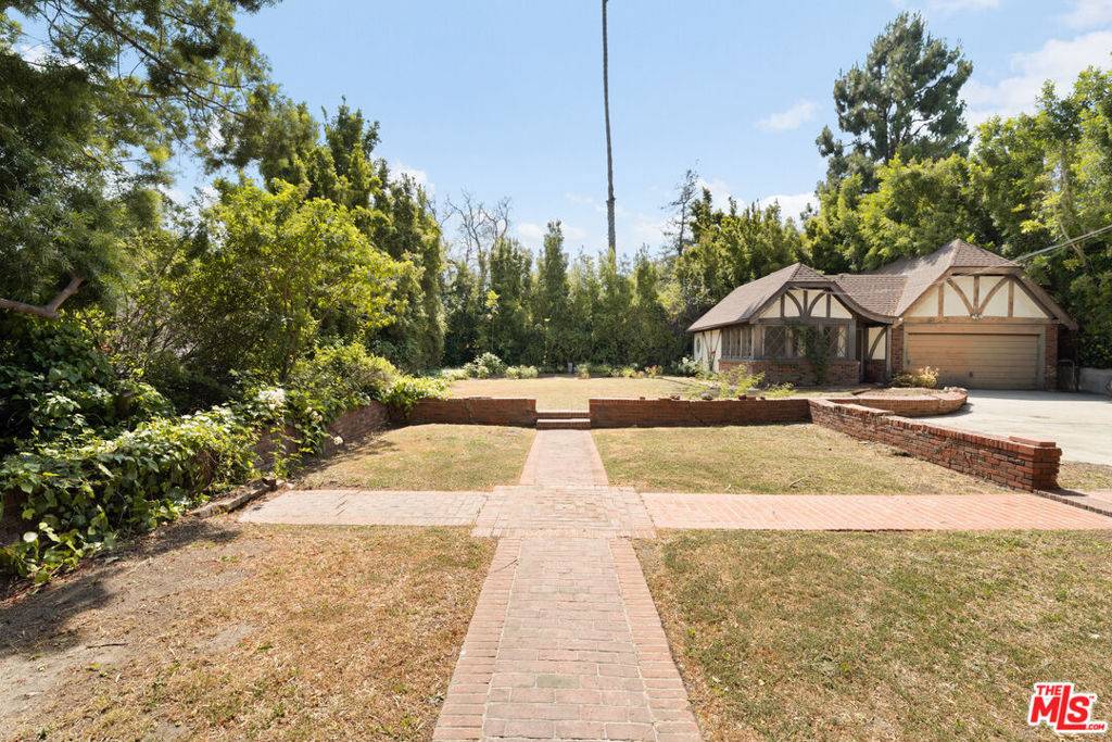 Los Angeles, CA 90020,443 S June ST