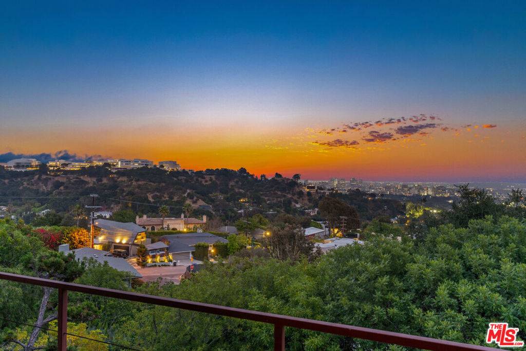 Los Angeles, CA 90049,924 Stonehill LN