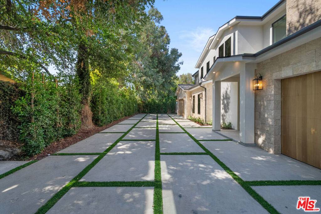 Encino, CA 91436,5036 Woodley AVE