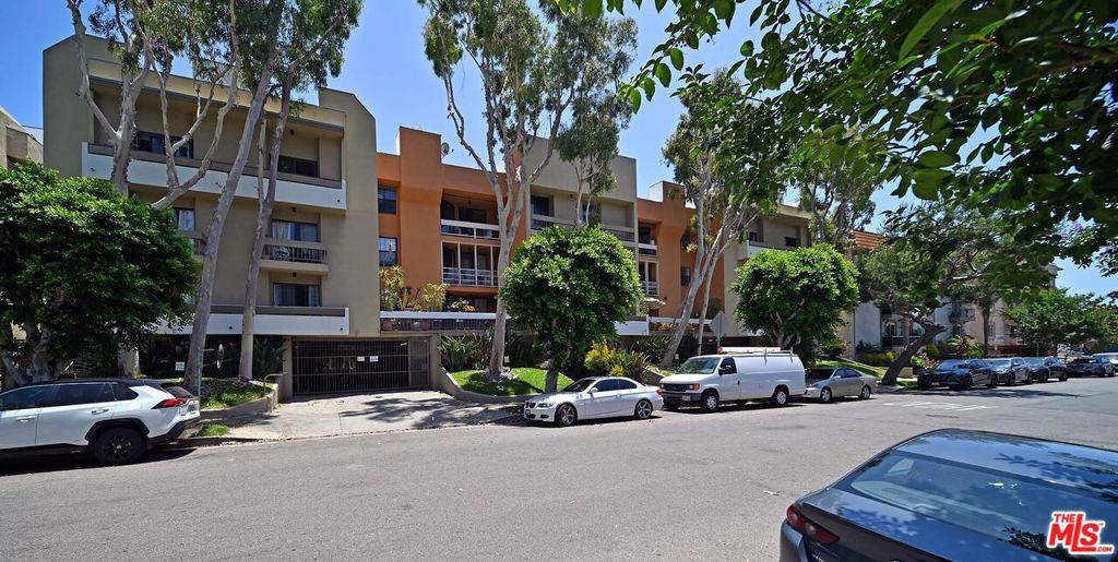 West Hollywood, CA 90069,740 N Kings RD #201