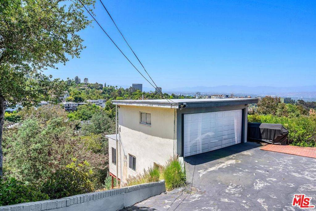 Los Angeles, CA 90068,7191 Woodrow Wilson DR