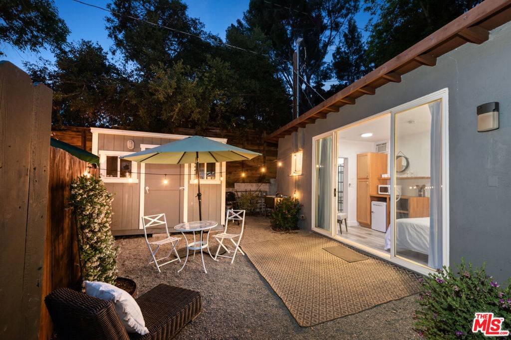 Topanga, CA 90290,272 N Topanga