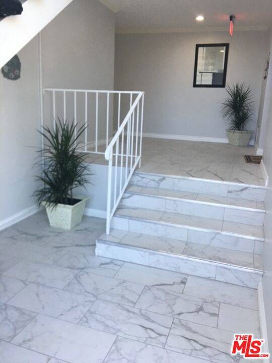 Los Angeles, CA 90049,12205 GORHAM AVE #12
