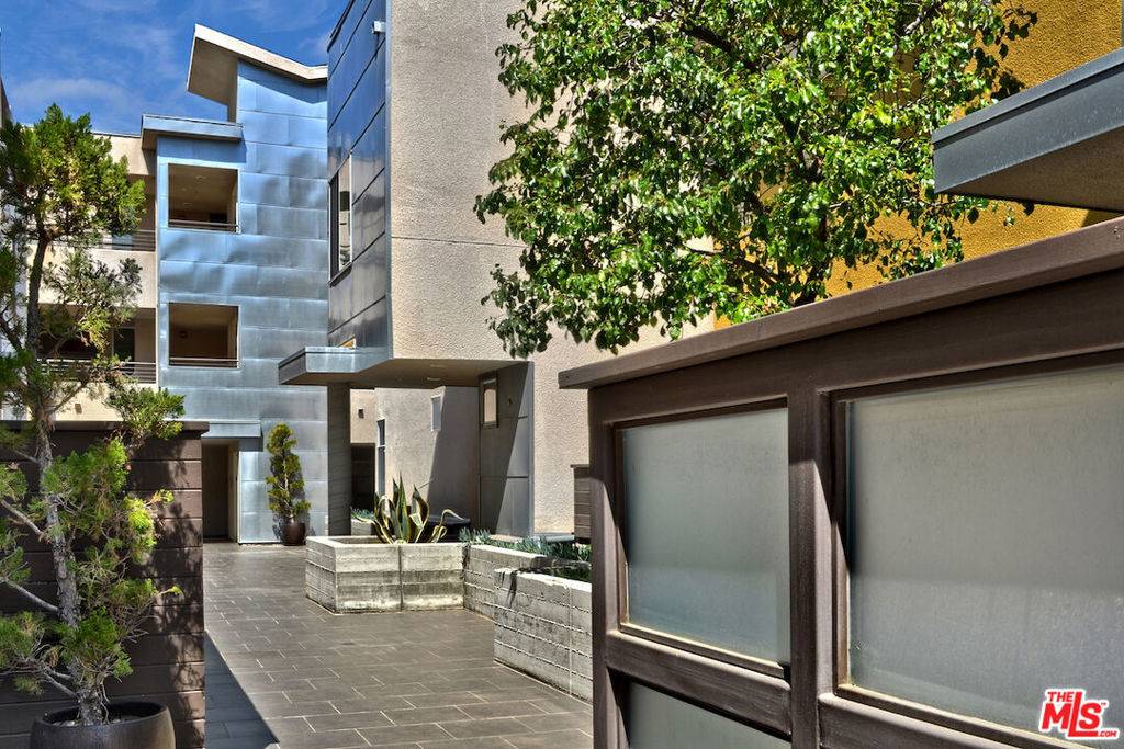 Studio City, CA 91604,11815 Laurelwood DR #1