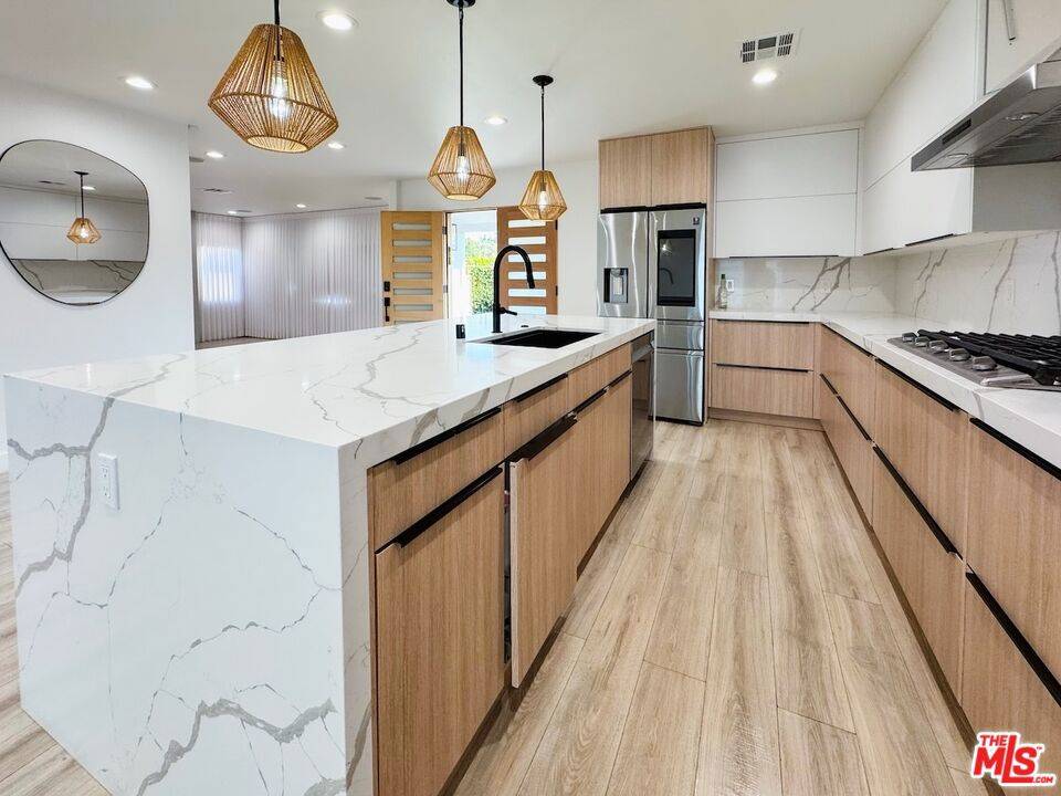 Woodland Hills, CA 91367,22539 Dolorosa ST