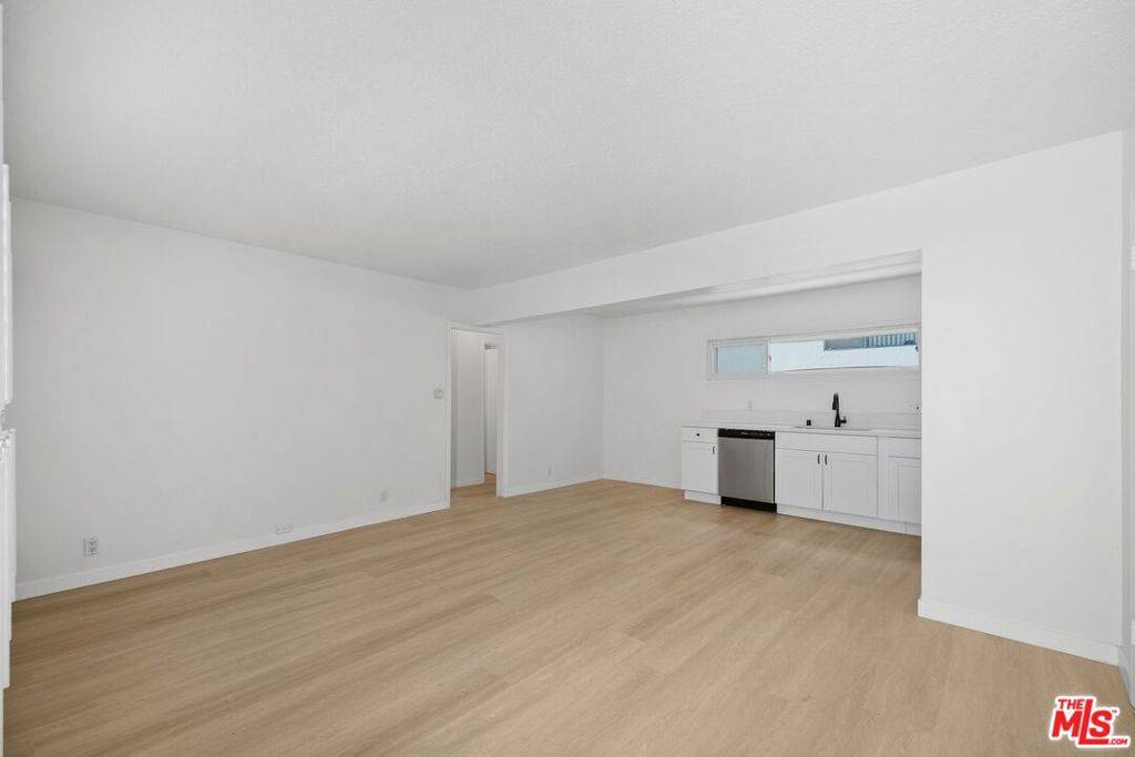 Santa Monica, CA 90405,2621 Centinela AVE #7