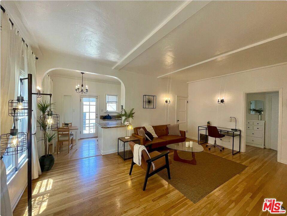 Santa Monica, CA 90403,854 4th ST #B