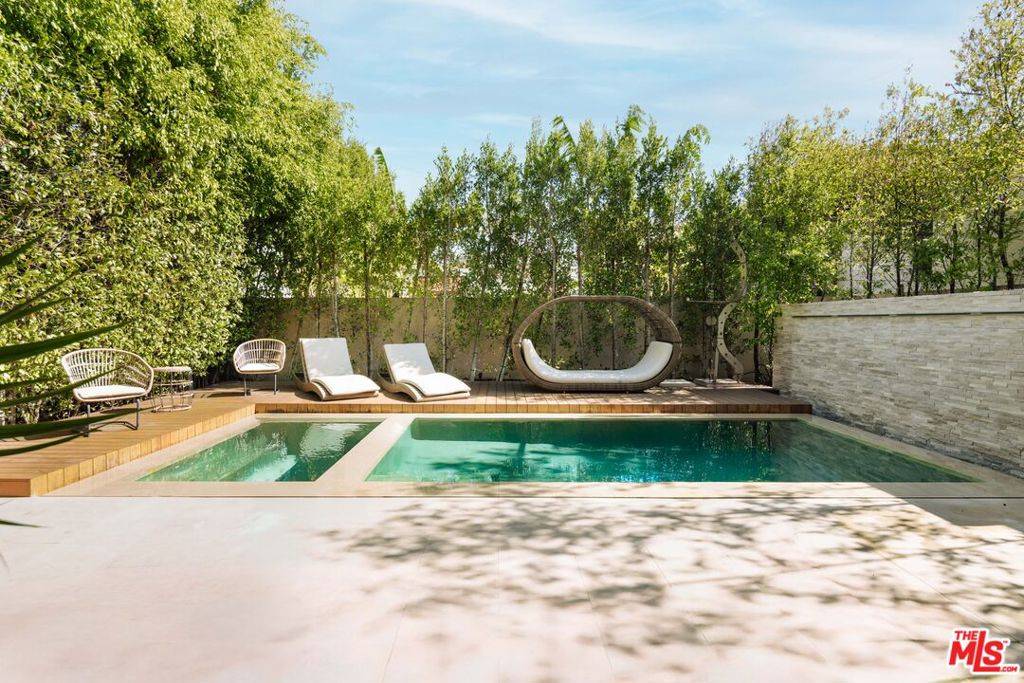 West Hollywood, CA 90048,366 Huntley DR