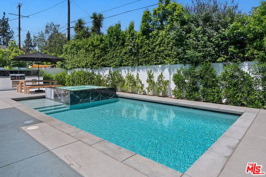 Van Nuys, CA 91406,6421 Gaviota AVE