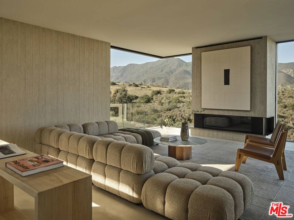 Malibu, CA 90265,5684 Calpine DR