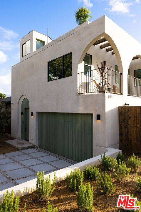 Los Angeles, CA 90041,5241 Lunsford DR