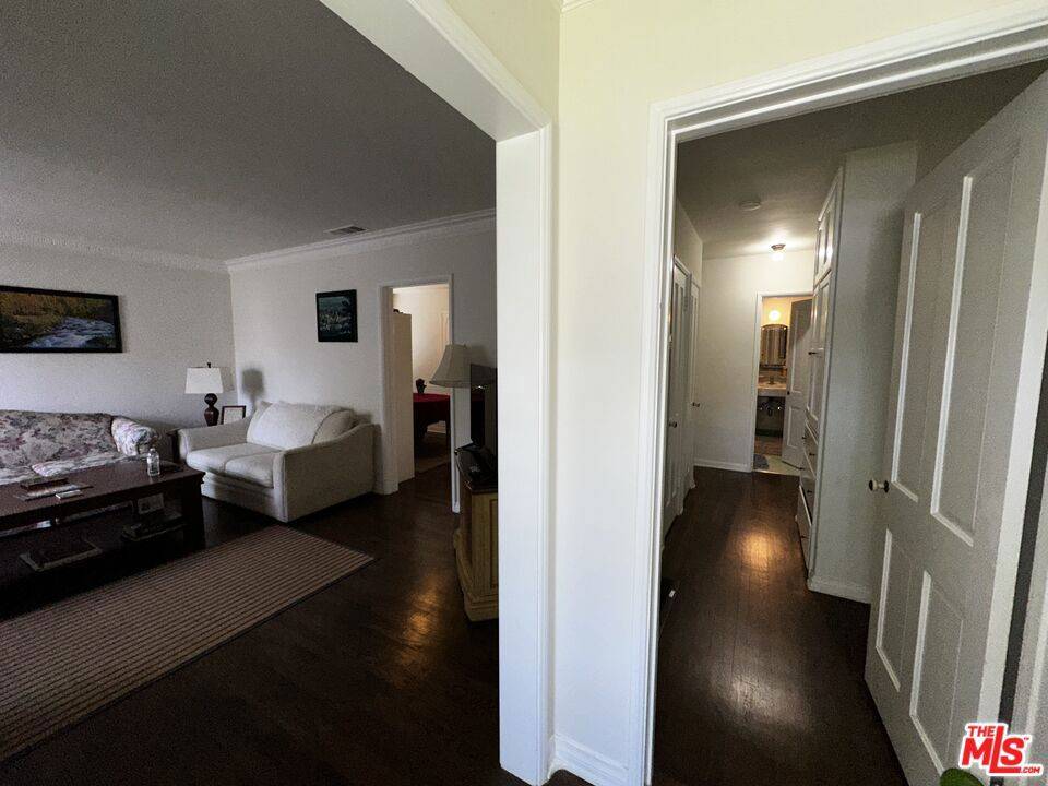 Los Angeles, CA 90064,2563 S Bentley AVE