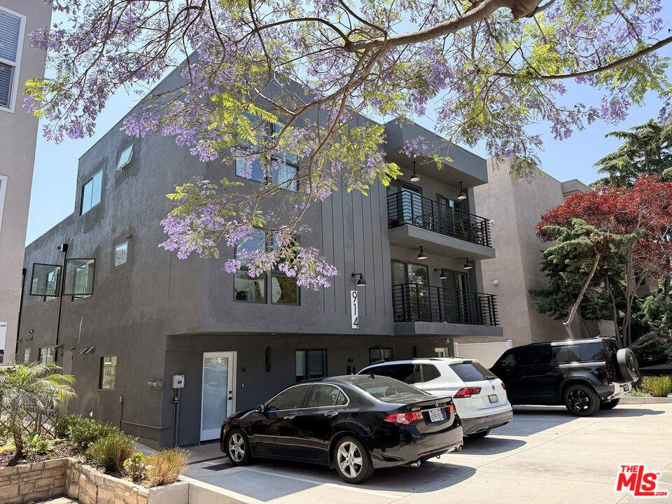 Santa Monica, CA 90403,914 7th ST #1