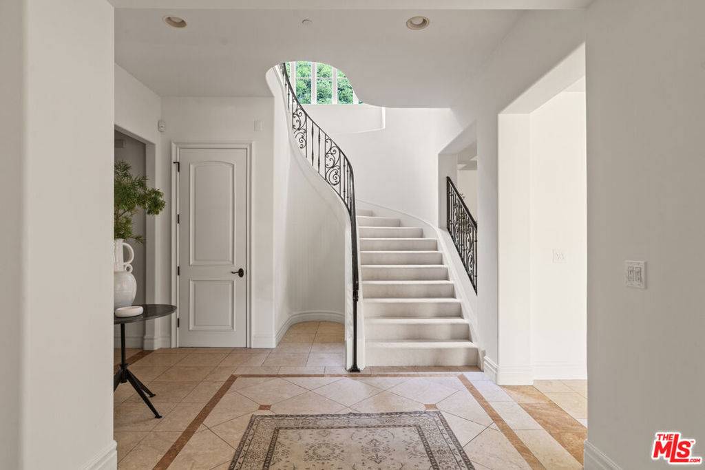 Sherman Oaks, CA 91423,3697 Benedict Canyon LN
