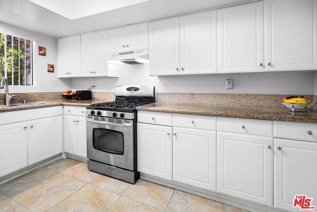 Valley Village, CA 91607,11911 Magnolia BLVD #7