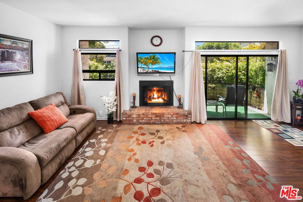 Valley Village, CA 91607,11911 Magnolia BLVD #7