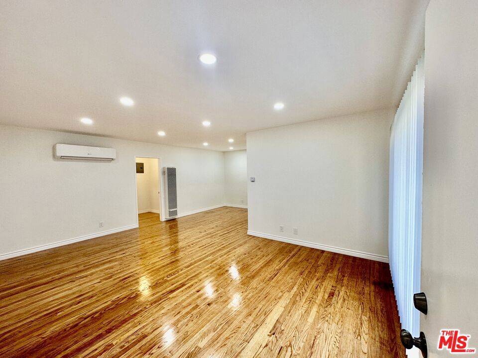 Los Angeles, CA 90035,1108 S Sherbourne DR #1