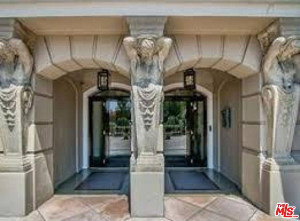 Los Angeles, CA 90004,316 N Rossmore AVE #PH 607