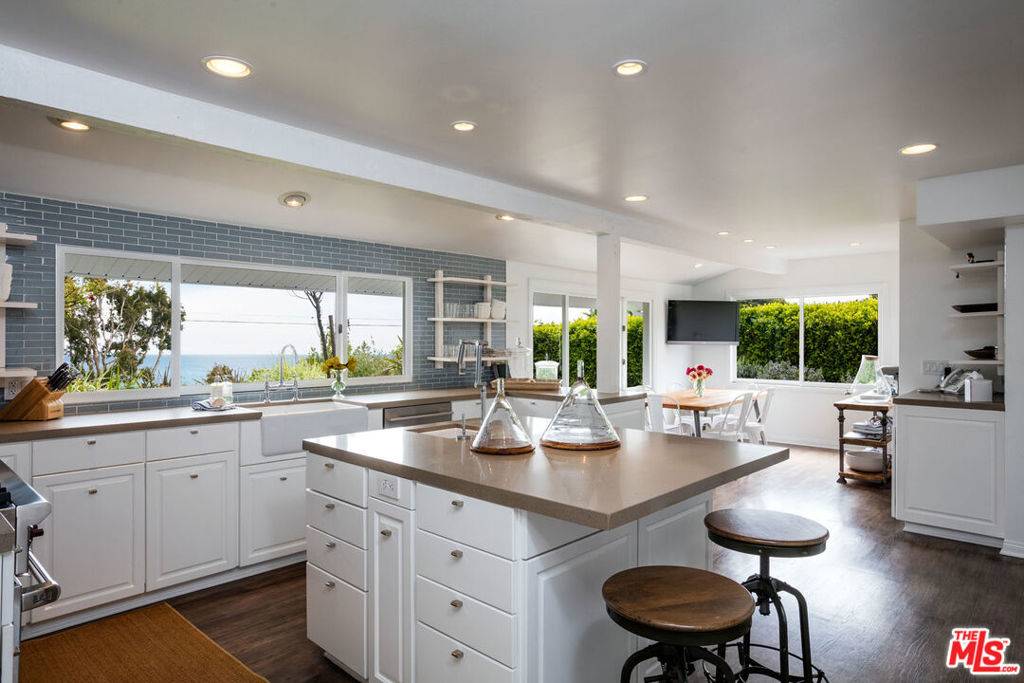 Malibu, CA 90265,29225 CLIFFSIDE DR