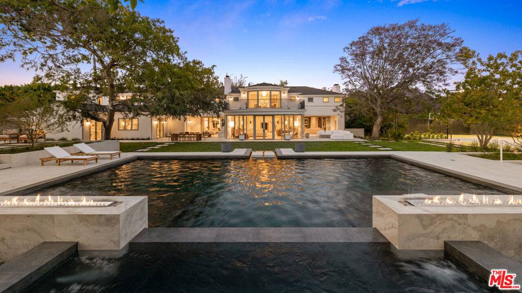 Beverly Hills, CA 90210,901 N Whittier DR