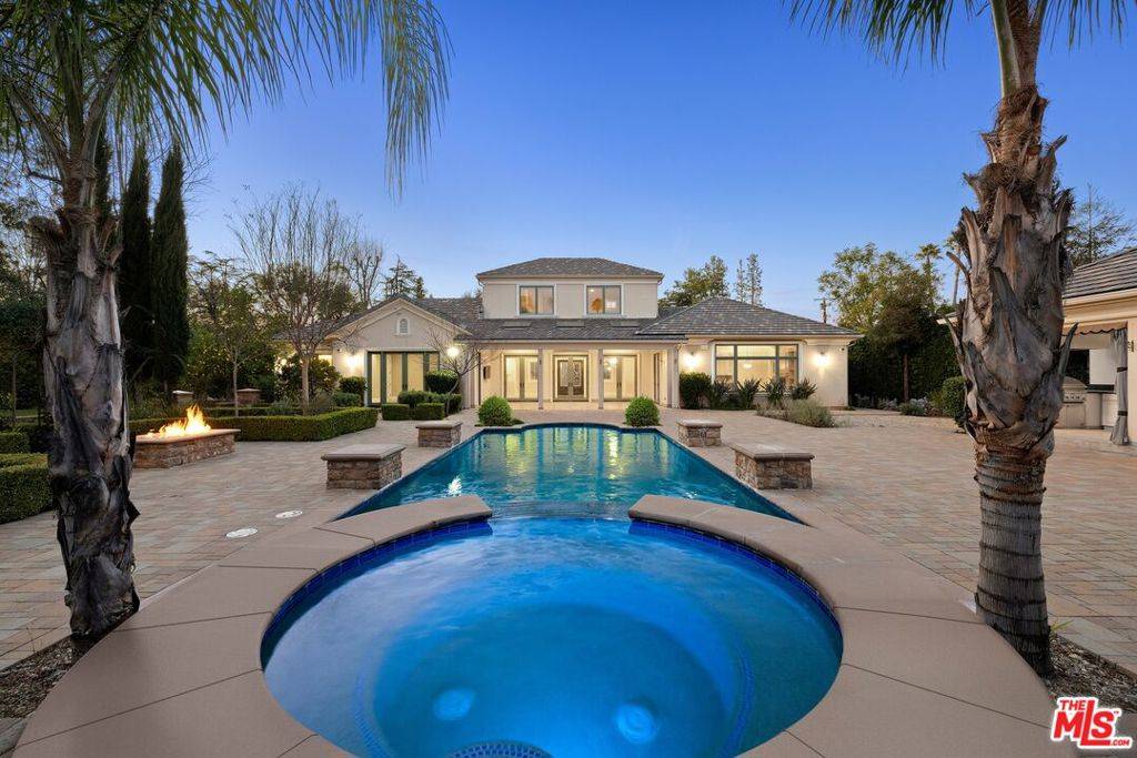 Woodland Hills, CA 91367,23334 Ostronic DR