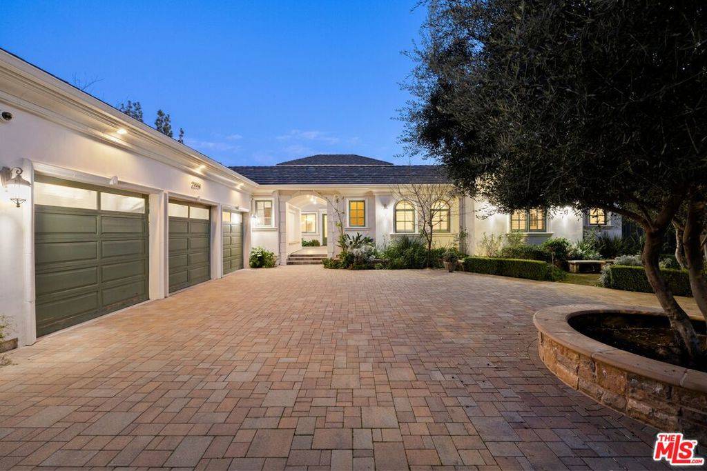Woodland Hills, CA 91367,23334 Ostronic DR