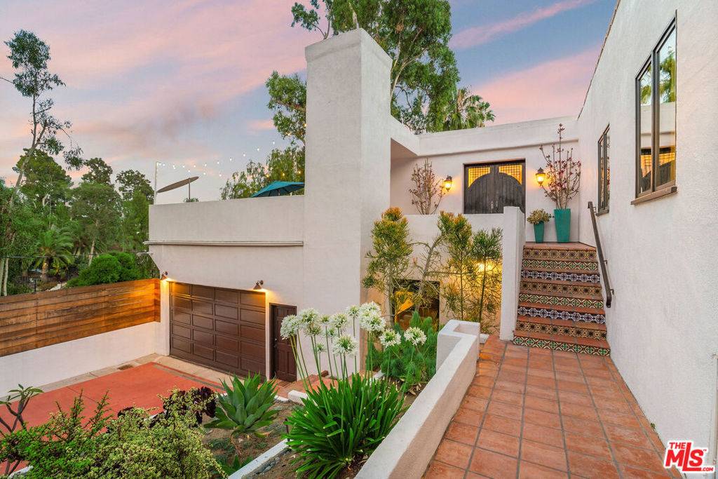 Los Angeles, CA 90068,6216 Primrose AVE