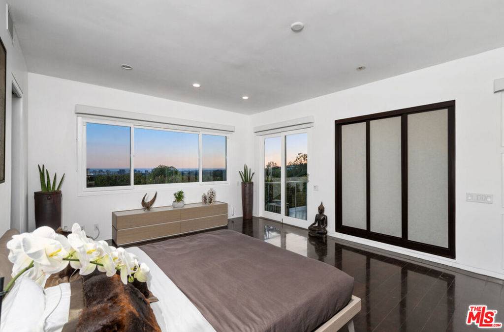 Beverly Hills, CA 90210,1415 Summitridge DR