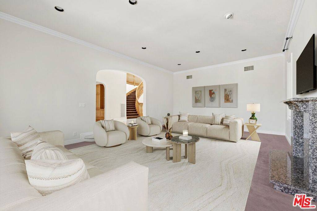 Beverly Hills, CA 90210,625 Foothill RD