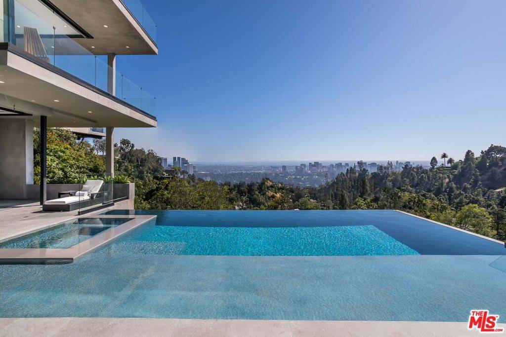 Beverly Hills, CA 90210,9406 Lloydcrest DR