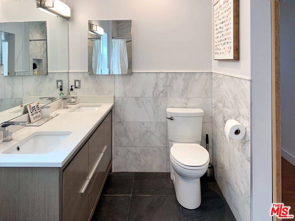 Van Nuys, CA 91406,6840 Orion AVE