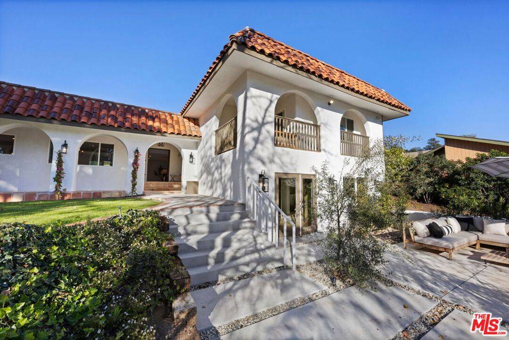 Ojai, CA 93023,431 Montana CIR