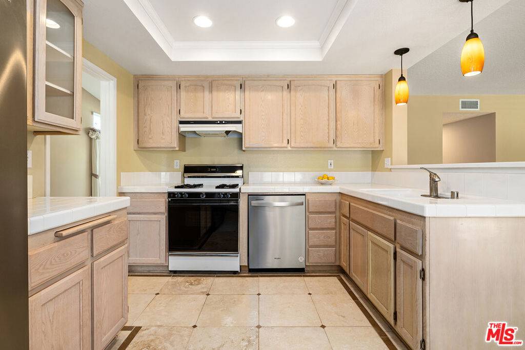 Valencia, CA 91354,27050 Riversbridge WAY