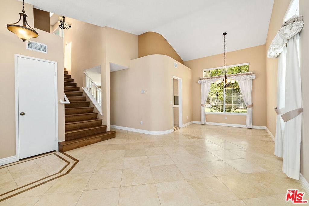 Valencia, CA 91354,27050 Riversbridge WAY