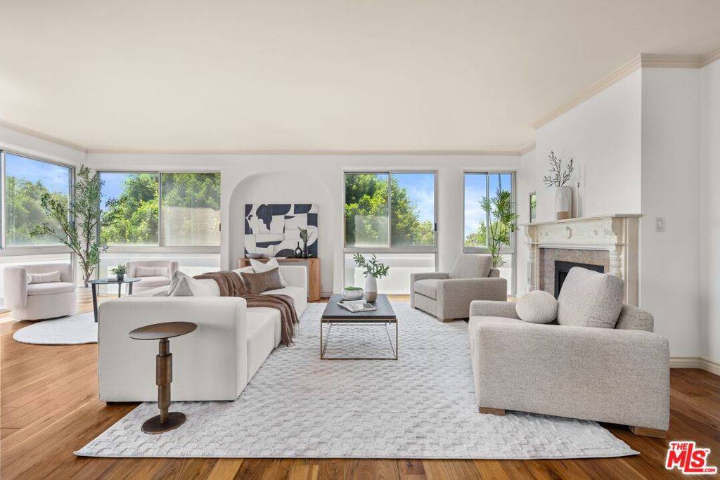 Beverly Hills, CA 90210,318 N Maple DR #406