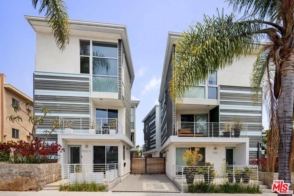 Los Angeles, CA 90068,1923 N Gower ST