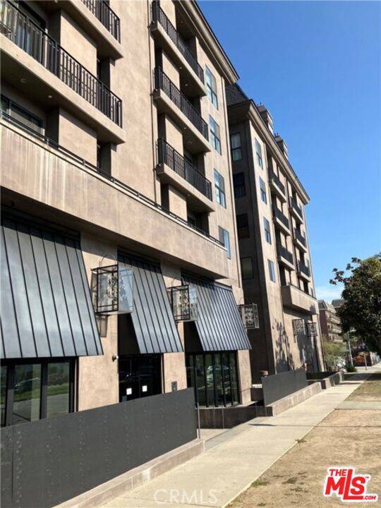 West Hollywood, CA 90048,8811 Burton WAY #511