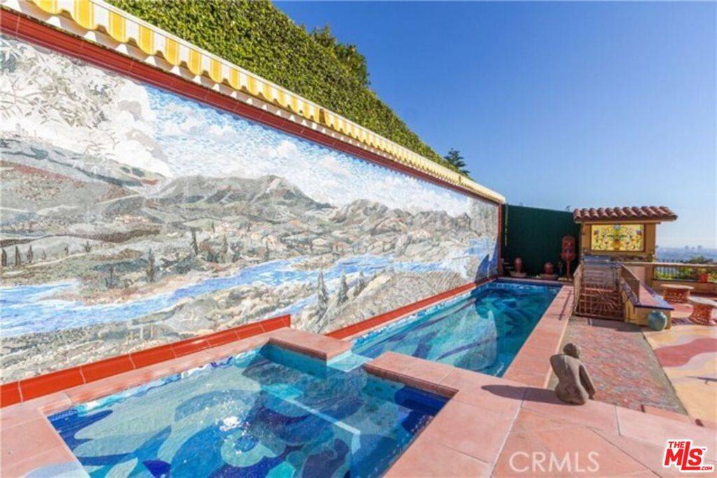 Los Angeles, CA 90069,9170 Thrasher AVE