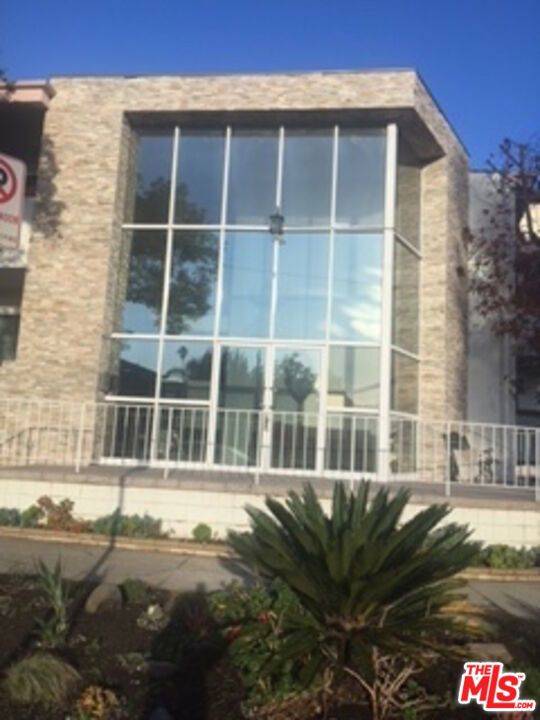 Los Angeles, CA 90049,12205 GORHAM AVE #8