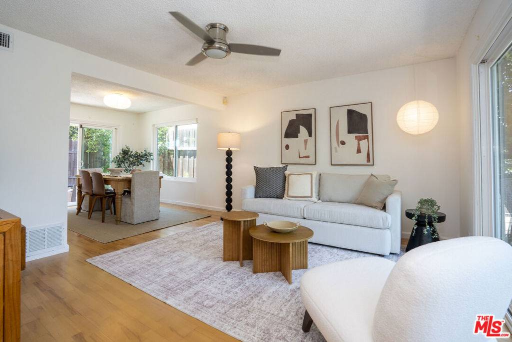 Los Angeles, CA 90065,353 Mavis DR