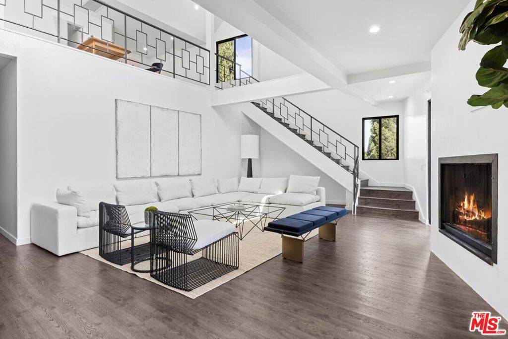 West Hollywood, CA 90069,8755 Shoreham DR #401