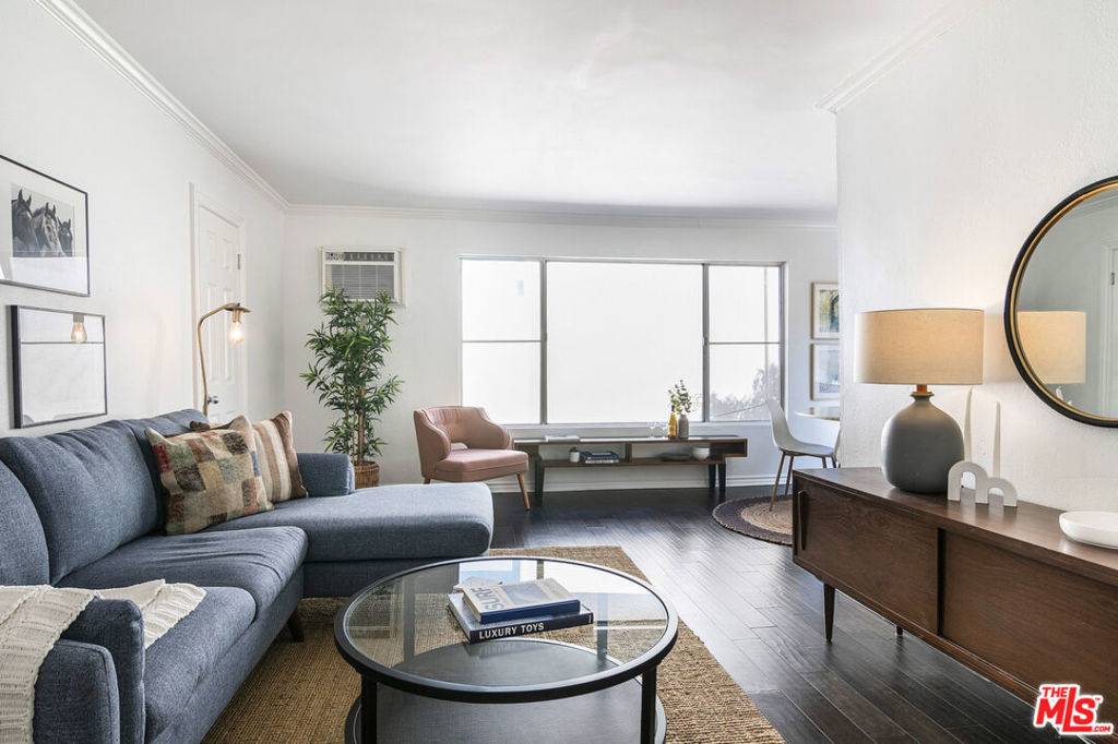 West Hollywood, CA 90069,1112 N Olive DR #8