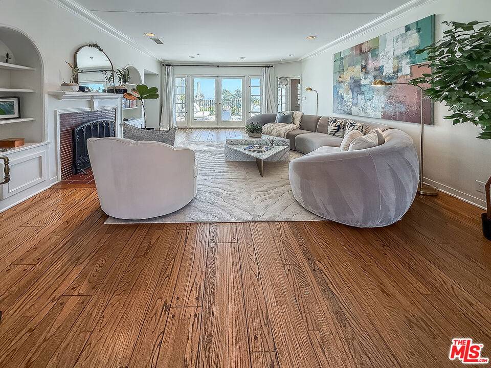 Los Angeles, CA 90068,6248 Scenic AVE