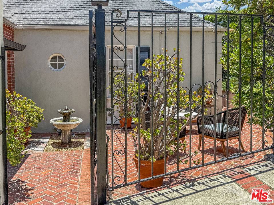 Los Angeles, CA 90068,6248 Scenic AVE