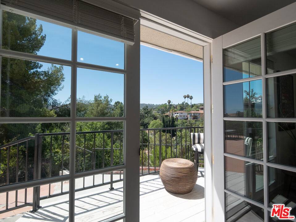 Woodland Hills, CA 91364,5026 Medina RD