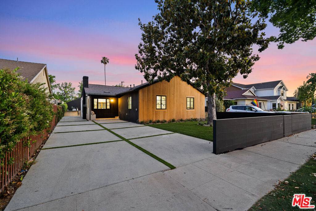 Sherman Oaks, CA 91403,14742 Weddington ST