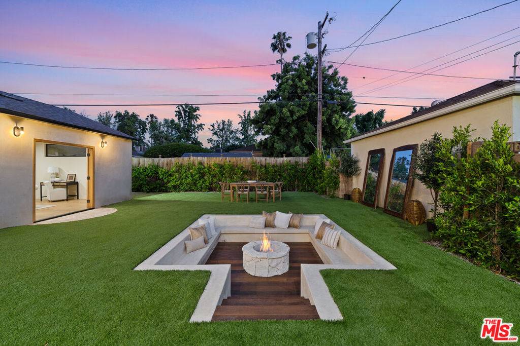 Sherman Oaks, CA 91403,14742 Weddington ST