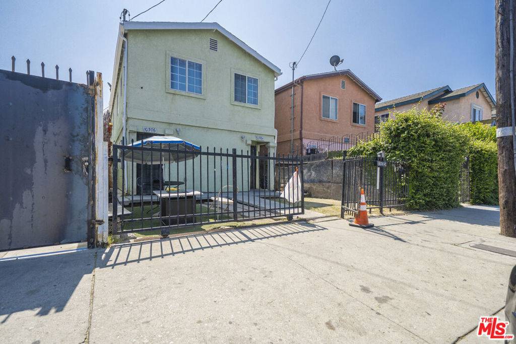 Los Angeles, CA 90002,10376 Wilmington AVE