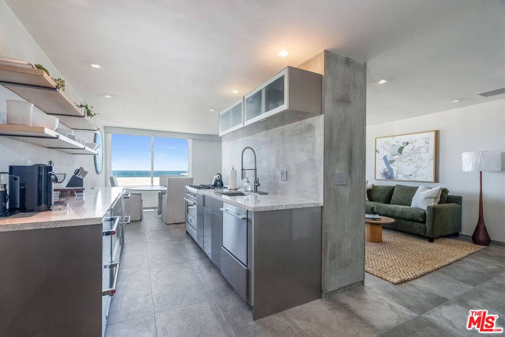 Santa Monica, CA 90402,723 Palisades Beach RD #106