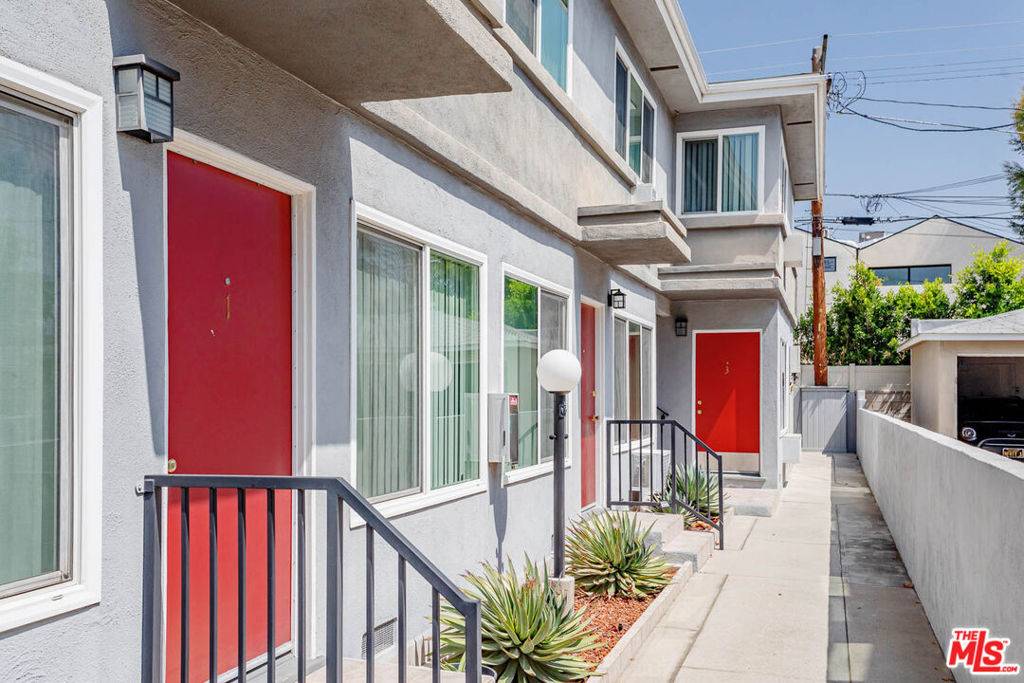 Valley Village, CA 91607,11749 Riverside DR #3